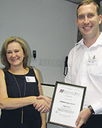 Ann de Beer (left) thanks Frederik Langenhoven after the presentation.